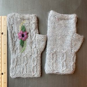 Classic Alpaca Gray Cable Knit Fingerless Gloves with Flower